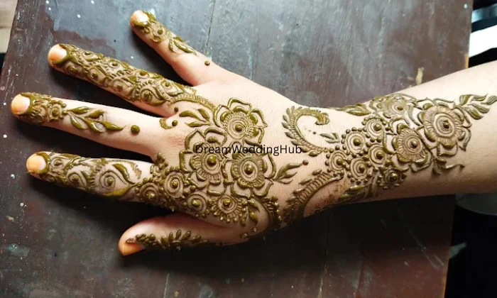 Tayyabah Mehendi artist